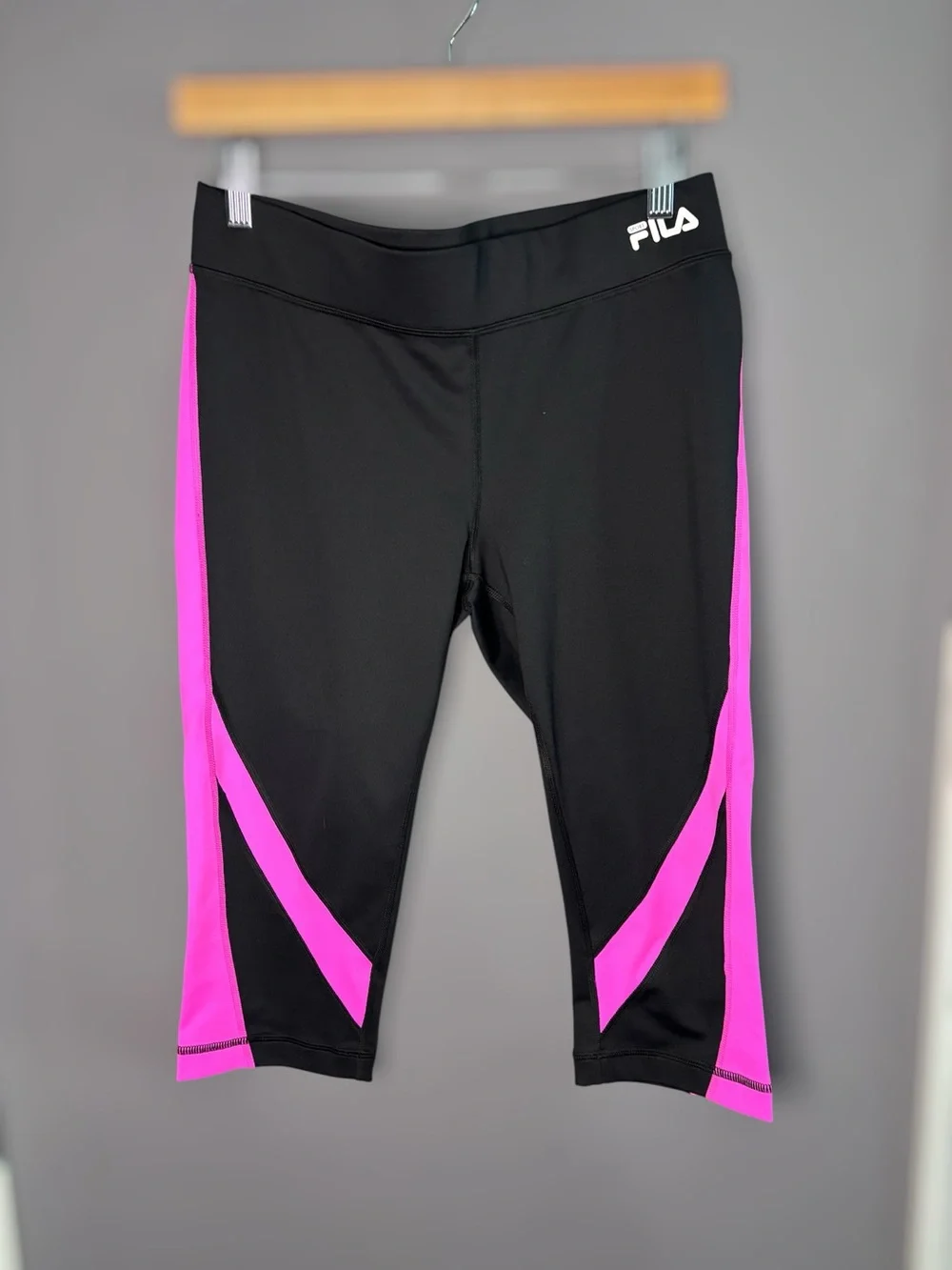 Fila Black Hot Pink Mid Rise Cropped Leggings Medium